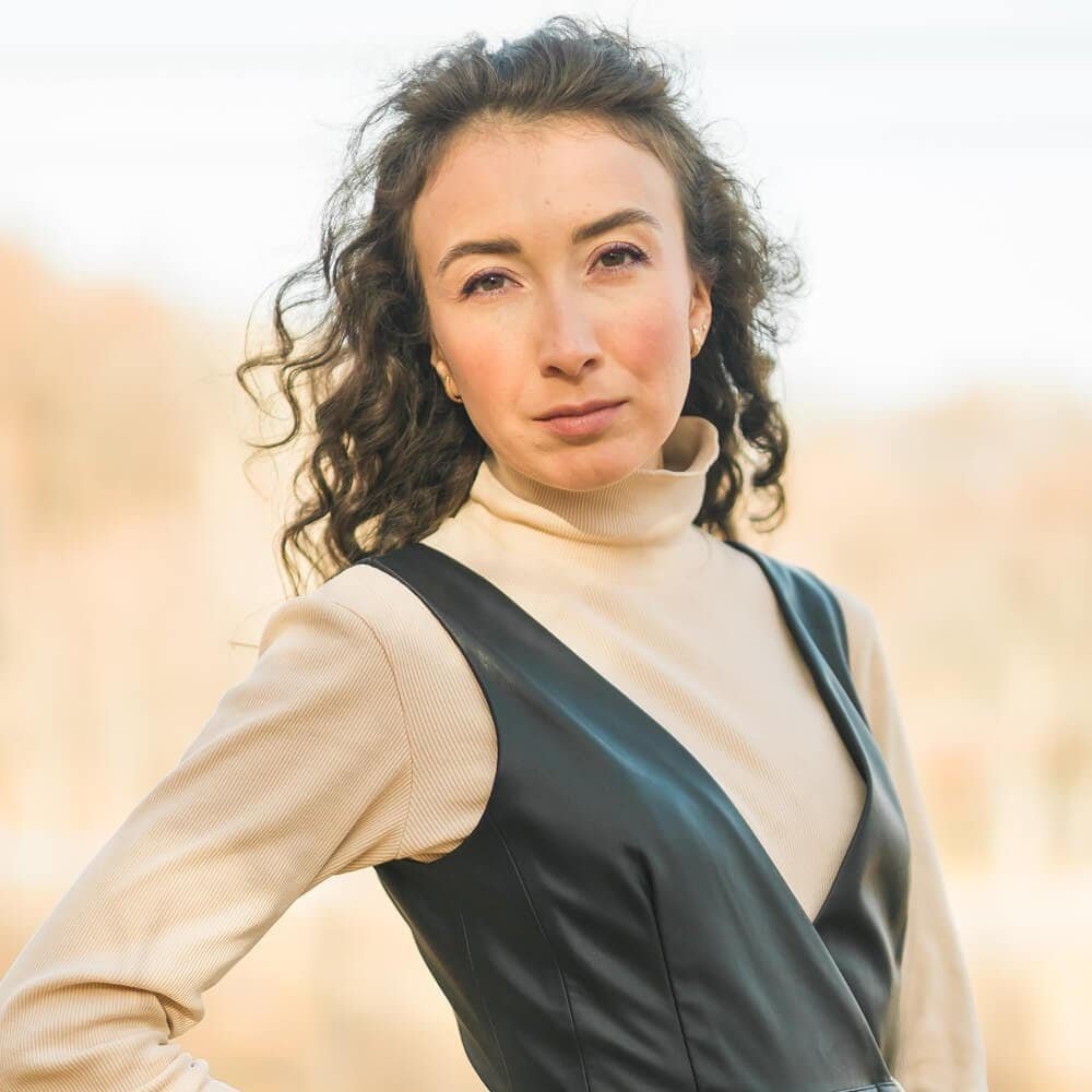 Modern professional woman outdoor portrait, confident expression, casual chic style, natural lighting—ideal for branding or lifestyle photography related to personal branding, career growth, and modern professionalism.